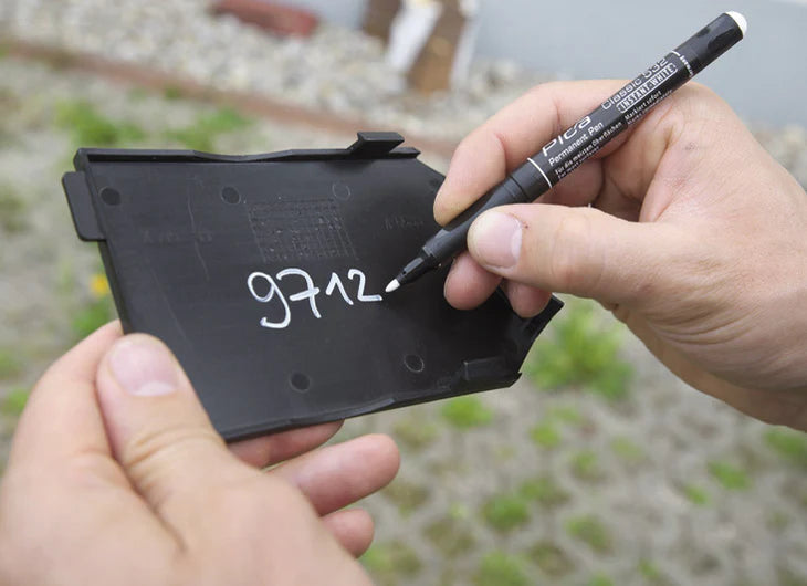 Pica Classic 532 Instant White Permanent Pen